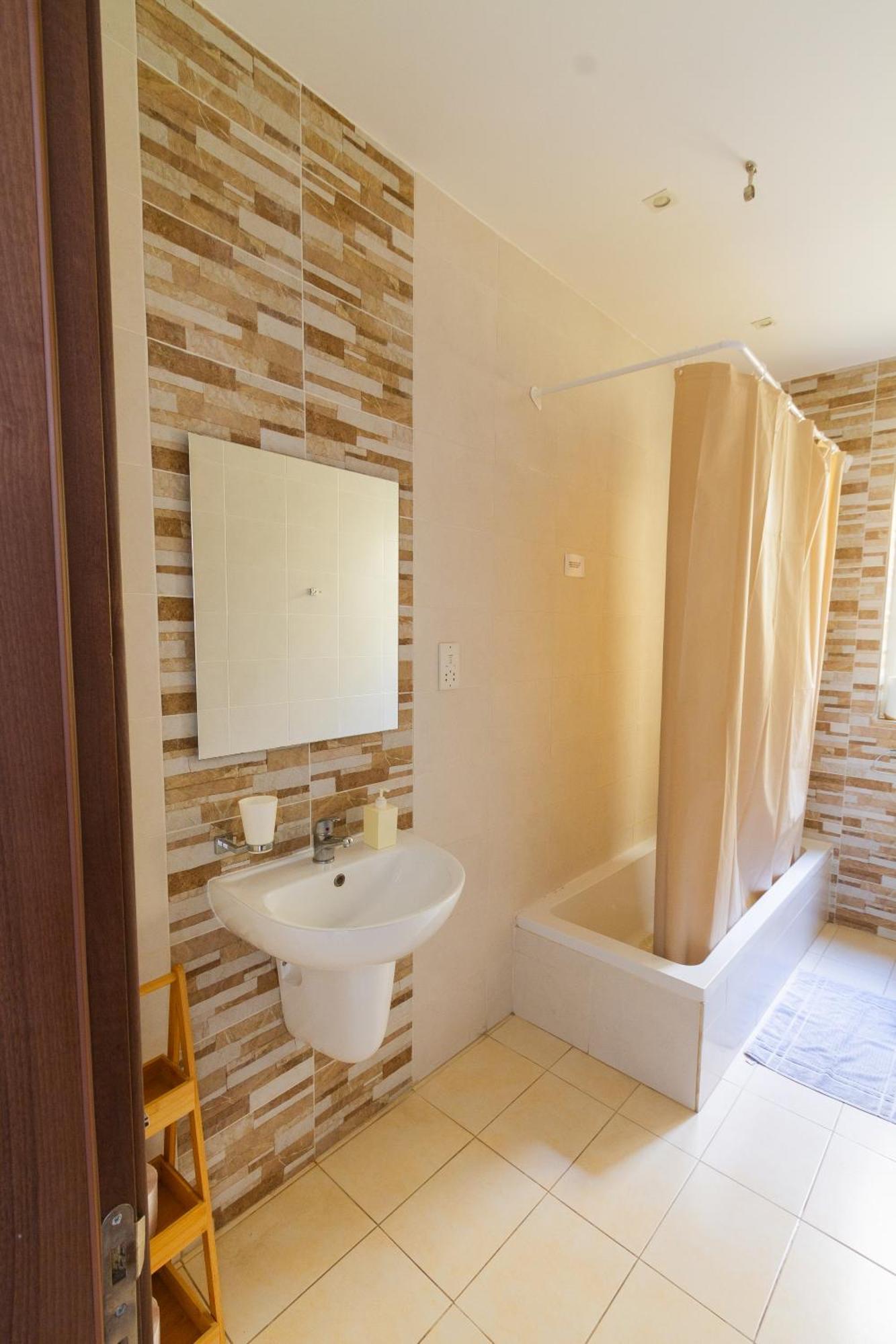 Modern & 2 Bedroom & 2 Bathrooms Apartamento Msida