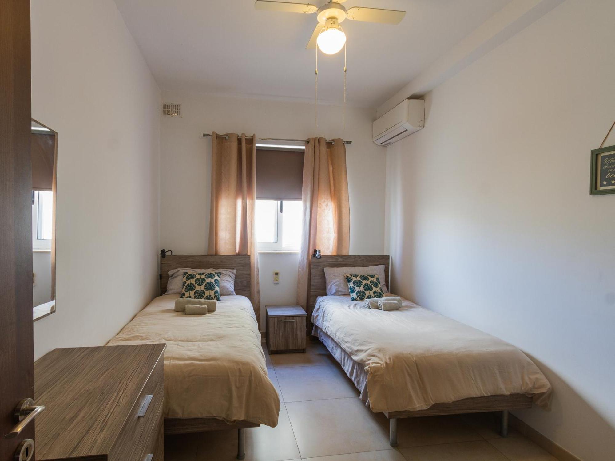 Modern & 2 Bedroom & 2 Bathrooms Apartment