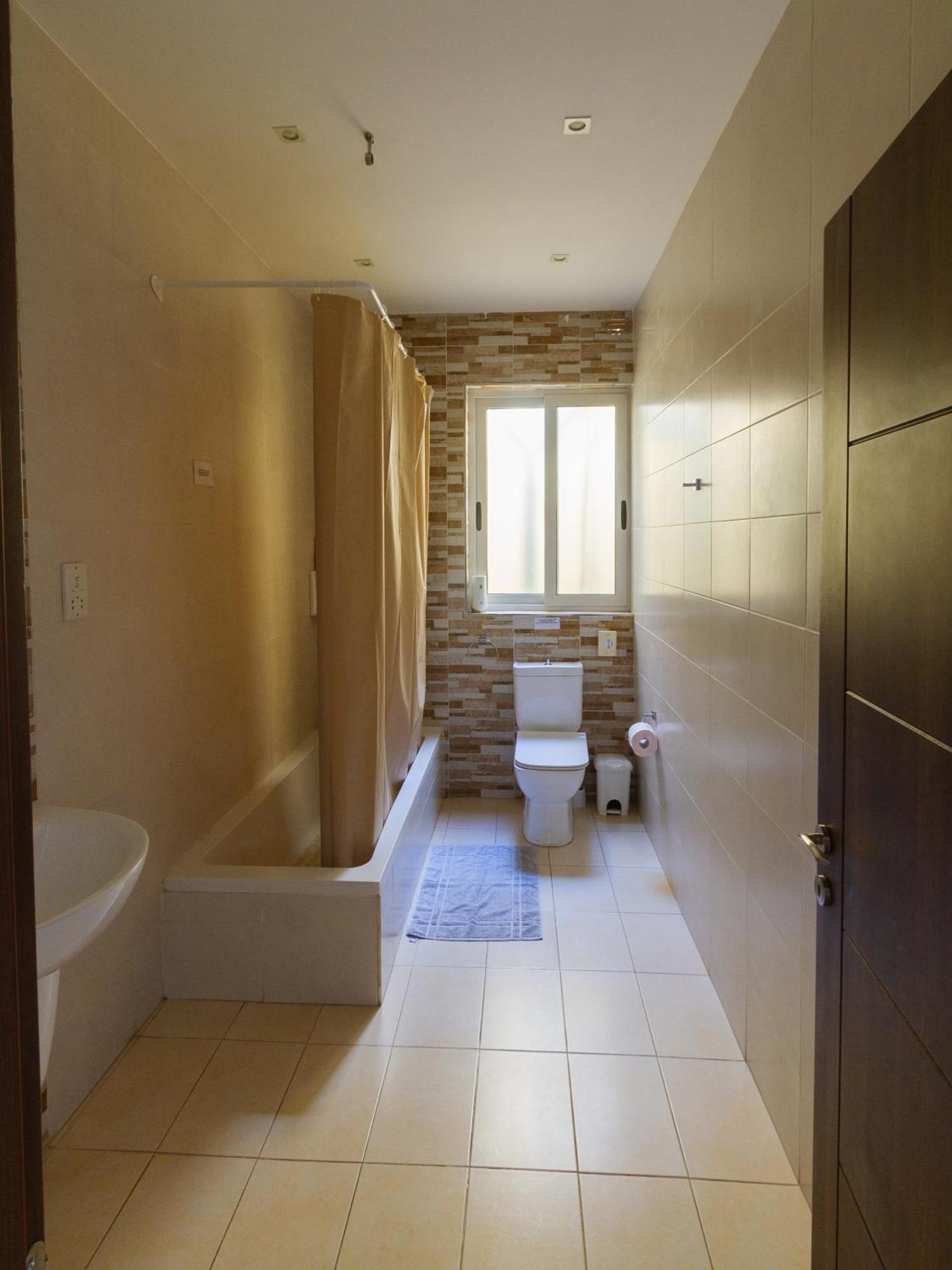 Modern & 2 Bedroom & 2 Bathrooms Apartment *