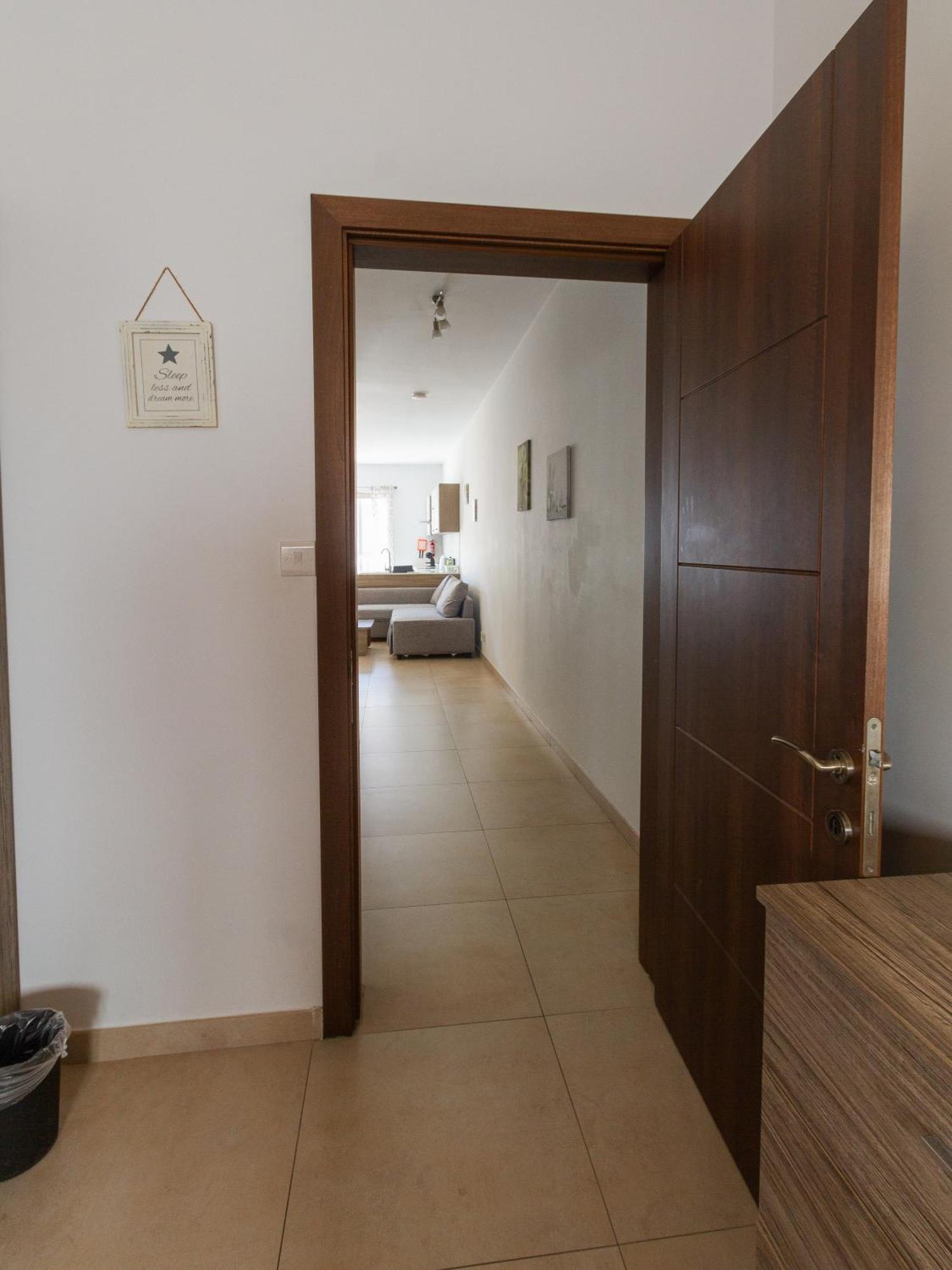 Modern & 2 Bedroom & 2 Bathrooms Apartment